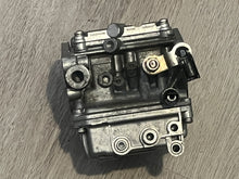 Cargar imagen en el visor de la galería, 70 hp Yamaha CARBURETOR 3 bottom 6H3-14303-0A-00 TWO STROKE 1992-2003
