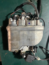 Cargar imagen en el visor de la galería, 200 - 300 hp Yamaha 60V-14182-01-00 FLOAT CHAMBER vst &amp; pump TESTED hpdi
