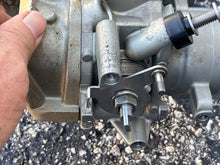 Cargar imagen en el visor de la galería, f 225 200 hp Yamaha strbd THROTTLE BODY 1 69J-13750-02-00 69J-13751-00-00 2002-2008 Four Stroke OEM
