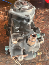 Lade das Bild in den Galerie-Viewer, 200 225 250 hp Mercury AIR COMPRESSOR Optimax 3.0 liter Two Stroke 828123A9 two stroke superseded 8M0063279 828123A23 828123A14 828123A 828123T15 828123T13 828123A30

