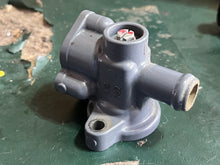 Lade das Bild in den Galerie-Viewer, f 250 225 200 hp Yamaha thermostat cover 1 anode 6P2-1240H-00-9S 69J-1240H-00-1S four stroke 2002-2018
