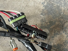 Lade das Bild in den Galerie-Viewer, 175 150 135 hp Ficht Evinrude ENGINE HARNESS wiring 0586717 two stroke 2002-2006
