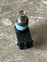 Lade das Bild in den Galerie-Viewer, 350 hp Mercury VERADO FUEL INJECTOR 842915T01 four stroke
