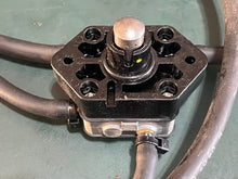 Lade das Bild in den Galerie-Viewer, 60 50 40 30 hp Mercury EFI Mercury 881862T FUEL PUMP, 879884T Fuel Filter, 826273 cowl BOOT, 816856A4 CONNECTOR four stroke
