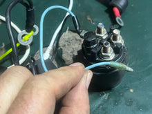 Lade das Bild in den Galerie-Viewer, DF 60 70 HP Suzuki 38410-94552 PTT POWER TRIM RELAY up &amp; down  Four Stroke 1998-2009 compatible some 40 50 90 100 115 hp - Evinrude 5031483
