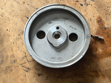 Lade das Bild in den Galerie-Viewer, 40 30 hp Mercury camshaft PULLEY 833104T6 EFI four stroke 3 cylinder 2005
