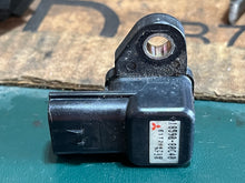 Load image into Gallery viewer, DF 40 50 hp Suzuki 18590-80C40 Map Sensor Evinrude 5030757 four stroke 99-09
