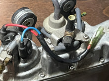 Load image into Gallery viewer, 250 225 200hp Yamaha OX66 VST FLOAT CHAMBER W TOP 66K-14980-00-00 &amp; FUEL PUMP 67H-13907-00-00 Two Stroke v6 1999-2003
