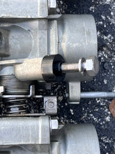 Cargar imagen en el visor de la galería, f 225 200 hp Yamaha strbd THROTTLE BODY 1 69J-13750-02-00 69J-13751-00-00 2002-2008 Four Stroke OEM
