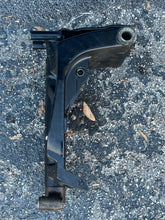 Load image into Gallery viewer, 250 225 300 hp Mercury 3.0 liter Optimax DFI SWIVEL BRACKET 8710T20 BOTTOM YOLK 826364F1 SWIVEL PIN steering arm 826432A2 SUPERSEDED BY 8M0132731 two stroke some compatibility EFI and Carbureted motors
