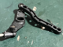 Load image into Gallery viewer, DF 30 25 hp Suzuki THROTTLE CONTROL LEVER 19120-99J11 INTERLINK 19122-99J00 SPRING 19185-99J00 LEVER #2 19140-94L20 ROD 13510-94L00 CONNECTOR 19131-95502 19140-94L01 19137-94L00 four stroke 2015-2024
