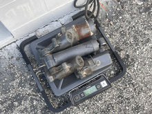 Load image into Gallery viewer, 115 130 150 175 200 hp Yamaha ptt POWER TRIM &amp; TILT UNIT two-wire 6G5-43800-05-4D two stroke 1994-1996 no broken bolts good manual release

