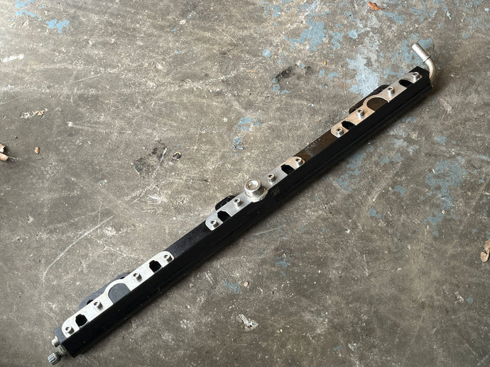 350 hp Mercury VERADO FUEL RAIL 895022A04 TUBE 8M0047054 SCHRADER VALVE 895028A02 four stroke