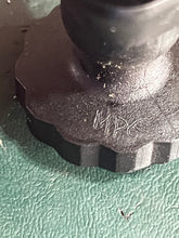 Lade das Bild in den Galerie-Viewer, held for customer june2025—-25 20 15 hp Mercury carb PRIMER KNOB 12802 BLOCK 11280 LEVER 112731 FAST IDLE LEVER 2976A2 BRACKET 12803 CHOKE BEZEL 172291 two stroke 1989-1993 some compatibility 6 9 9.9 hp
