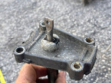 Cargar imagen en el visor de la galería, DT 115 140 hp Suzuki 20” PUSH-aww PULL SHIFT MECHANISM rod 23110-94502 guide 25141-94510 collar 25205-94501 clutch cam 25311-94510 two stroke 1985-2001
