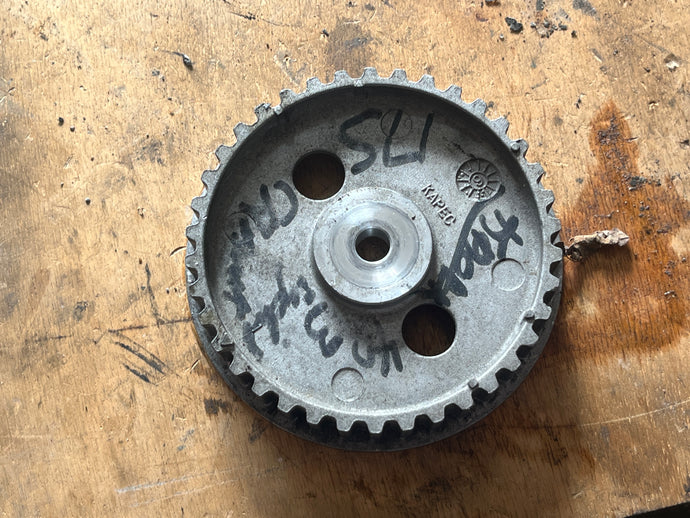 40 30 hp Mercury camshaft PULLEY 833104T6 EFI four stroke 3 cylinder 2005