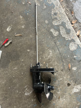 Lade das Bild in den Galerie-Viewer, DF 2.5 hp Suzuki 20” GEAR CASE ASSY 55110-97J51-YAY DRIVESHAFT 57111-97J20 PROP HOUSING 56120-97J50-YAY PROPELLER 58110-97JA0-019 four stroke 2024
