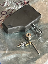 Lade das Bild in den Galerie-Viewer, DF 90 100 115 140 hp Suzuki VST Fuel vapor Separator NEEDLE VALVE &amp; SEAT 13370-99E00 and FLOAT 15650-99E00 four stroke 2002-2012
