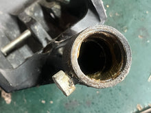 Lade das Bild in den Galerie-Viewer, DF 30 hp Suzuki 15” SWIVEL BRACKET 43111-94LA0-YAY four stroke 2018
