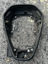 Lade das Bild in den Galerie-Viewer, BF 250 225 200 hp Honda LOWER ENGINE CASE 40100-ZVL-000 TILT SWITCH 35640-ZY3-013  four stroke 2007-up
