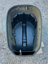 Lade das Bild in den Galerie-Viewer, 175 150 135 hp Evinrude Ficht ENGINE COVER 0285623 0285659 two stroke 2005
