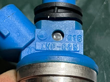 Lade das Bild in den Galerie-Viewer, DF 60 70 hp Suzuki FUEL INJECTOR 15710-99E00 four stroke 1998-2009
