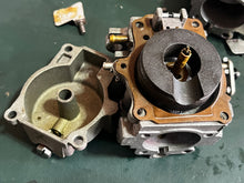 Cargar imagen en el visor de la galería, 40 50 hp Johnson Evinrude CARBURETOR SET 397064 395790 398318 396140 Two Stroke 2 Cylinder 1985-1993 also 398347 398346 432982 432983 432985 432984 432437 398340
