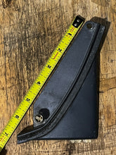 Cargar imagen en el visor de la galería, sold local jan2026——f 115 hp Yamaha FITTING PLATE bottom cowl 68V-42738-00-5B four stroke 2000-2008
