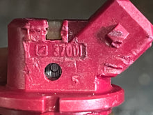 Lade das Bild in den Galerie-Viewer, 75 - 225 hp Mercury OPTIMAX red FUEL INJECTOR 804528 8M0222157 two stroke TESTED
