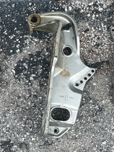 Load image into Gallery viewer, BF 50 40 hp Honda STERN BRACKETS starboard right 50301-ZV5-020ZA port left 50311-ZV5-010ZA four stroke pre-1997-2003
