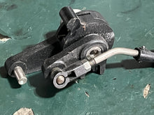 Load image into Gallery viewer, DF 30 25 hp Suzuki THROTTLE CONTROL LEVER 19120-99J11 INTERLINK 19122-99J00 SPRING 19185-99J00 LEVER #2 19140-94L20 ROD 13510-94L00 CONNECTOR 19131-95502 19140-94L01 19137-94L00 four stroke 2015-2024
