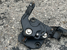 Lade das Bild in den Galerie-Viewer, 115 hp Mercury THROTTLE LEVER 8M0051365 8M0008288 &amp; BRACKET 897763T01 897763T03 four stroke EFI
