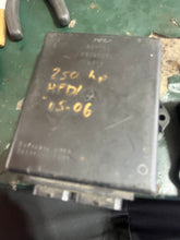 Load image into Gallery viewer, 250 hp Yamaha ECU CONTROL UNIT 60V-8591A-51-00 two stroke HPDI 2005 2006 f8t60071 60v-51 NLA
