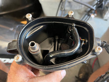 Load image into Gallery viewer, 30 25 hp Evinrude e-tec VST CHAMBER with FUEL PUMP 5007896 5006492 two stroke 2017 AA AB AF 2010-up
