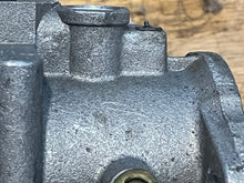 Load image into Gallery viewer, 70 hp Johnson Evinrude 313355 d2 d1 CARBURETOR w linkages, choke solenoid &amp; plunger TWO STROKE oem 0393546 0393547 CARBURETOR with linkages two stroke 1978-88
