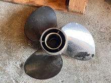 Cargar imagen en el visor de la galería, Solas 9431-138-31 Propeller 3-Blade 13.75x13 pitch Standard Rotation NO HUB KIT
