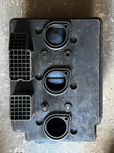 Lade das Bild in den Galerie-Viewer, 50 40 hp Yamaha INTAKE SILENCER air box 6H4-14431-02-00 two stroke 1995-2006
