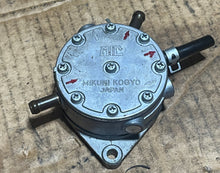 Load image into Gallery viewer, DT 225 200 175 150 hp Suzuki 3-line FUEL PUMP 15100-87D10 TWO STROKE v6 1988-2000
