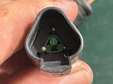 Load image into Gallery viewer, ❌90 115 hp Johnson 0584762 ENGINE CABLE ASSY 0586228 RELAY &amp; CABLE ASSY nla 0334191 relay BRACKET ois 1998-2001 TWO STROKE
