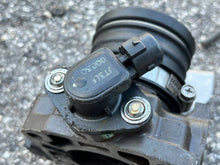 Load image into Gallery viewer, BF 130 hp Honda THROTTLE BODY 16400-ZW5-013 Four Stroke 1999-2004

