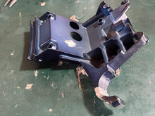 Load image into Gallery viewer, BFT 115 150 Tohatsu LOWER FRONT COVER BRACKET HZY6-40154-000ZC four stroke 2014-up compatible BF 150 hp Honda 40154-ZY6-000ZA 2004-up

