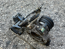 Load image into Gallery viewer, BF 130 hp Honda THROTTLE BODY with throttle cable 16400-ZW5-013 Four Stroke 1999-2004
