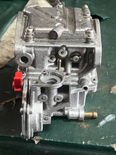 Lade das Bild in den Galerie-Viewer, sold aug2025———PARTS - 40 hp Yamaha 63D-14302-00-00 63D-00 CARBURETOR 2 middle 1995-2003 two stroke
