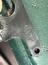 Lade das Bild in den Galerie-Viewer, held for customer june2025—-25 20 15 hp Mercury carb PRIMER KNOB 12802 BLOCK 11280 LEVER 112731 FAST IDLE LEVER 2976A2 BRACKET 12803 CHOKE BEZEL 172291 two stroke 1989-1993 some compatibility 6 9 9.9 hp
