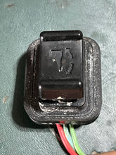Lade das Bild in den Galerie-Viewer, f 150 175 200 225 hp Yamaha TRIM TILT SWITCH 704-82563-42-00 69J-82563-01-00 four stroke 2015-2024 some compatibility 25 40 50 60 70 115 130 225 300 hp
