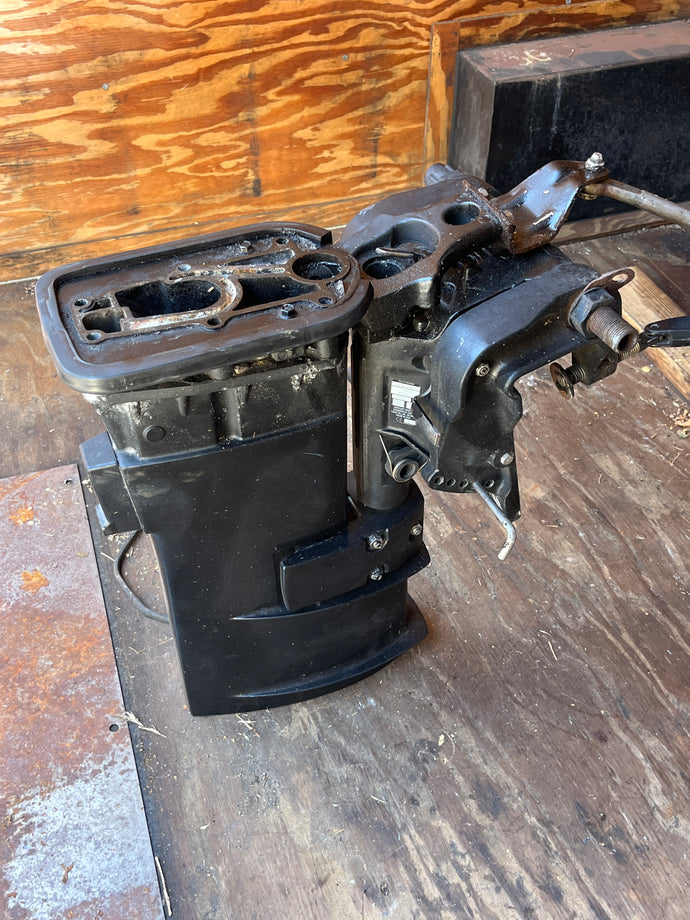 25 20 hp Mercury 20” long MIDSECTION with SWIVEL 822237A1 97544A5 DRIVESHAFT HOUSING 9098T5 PLATE 99702A7 two stroke