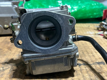 Lade das Bild in den Galerie-Viewer, 90 75 hp Yamaha carburetor set with linkages 6H1-14301-07-00 6H1-14302-07-00 6H1-14303-07-00 Two Stroke 1992-2003
