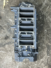 Load image into Gallery viewer, 250 225 hp Yamaha HPDI CRANKCASE BLOCK w COVER 60X-15100-03-1S 60V-00 two stroke 2005-2009
