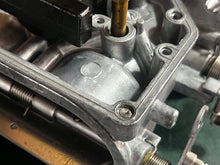 Load image into Gallery viewer, 115 hp Yamaha CARBURETOR UPPER 6E5-14301-03-00 6e503 two stroke 1984 - one broken screw in 1 of 4 carb bowl screws
