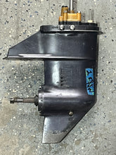 Load image into Gallery viewer, 8 9.8 hp TOHATSU 3B2S873010 Short shaft 15” Lower unit Two Stroke with prop

